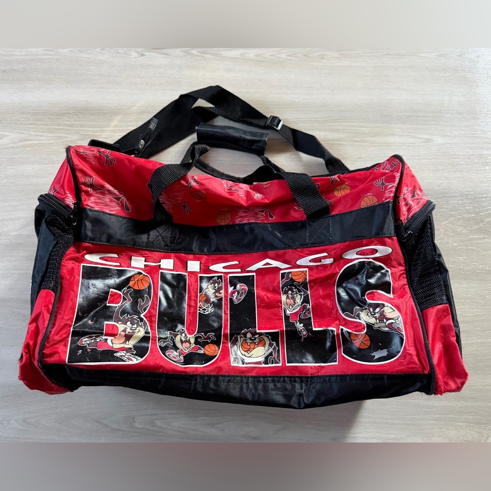 Vintage Looney Tunes Chicago Bulls Duffel Bag NBA 1998 Taz Red Black